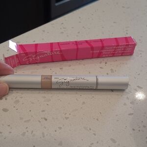 Signature Facial Highlighting Pen - Mary Kay, Shade 2